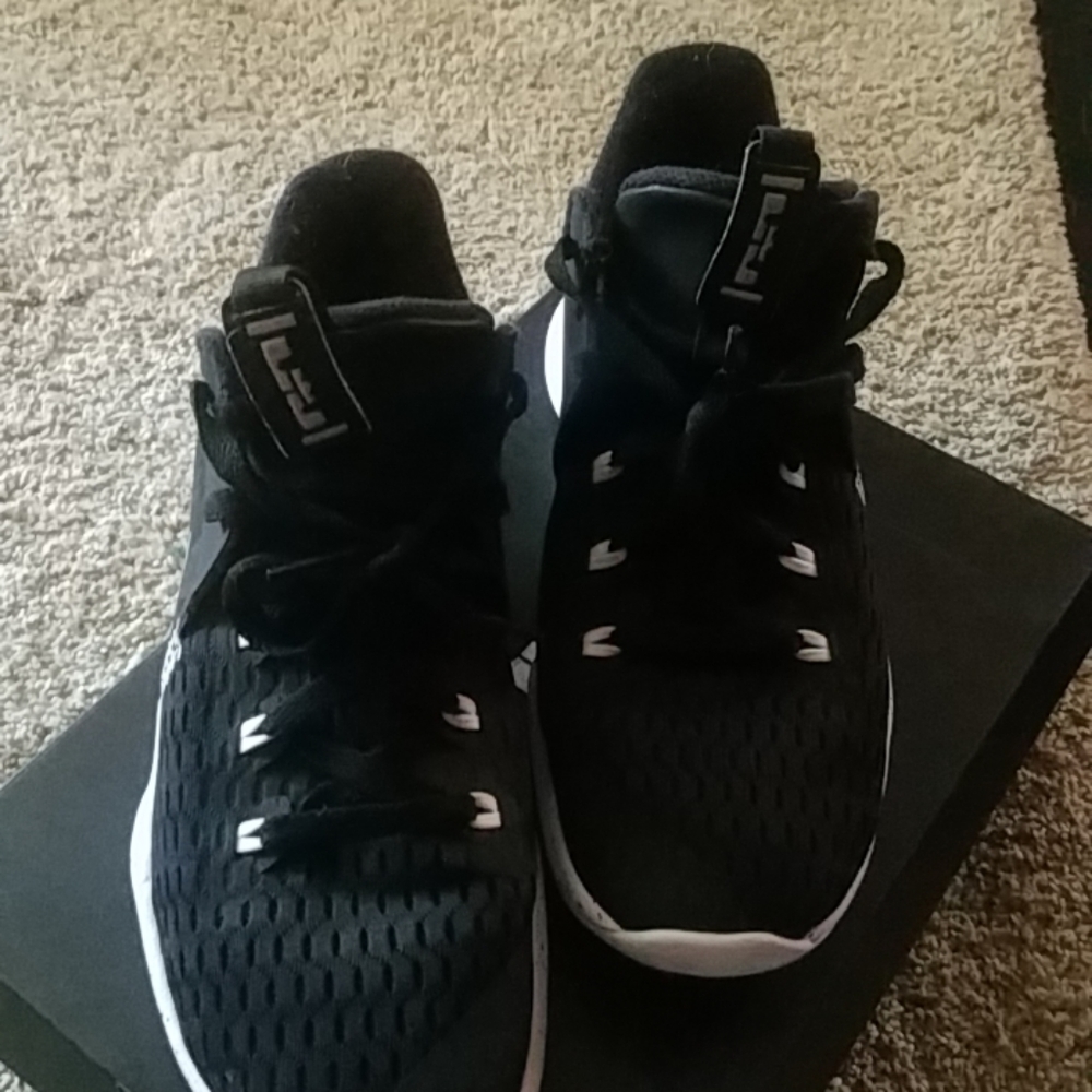 Shoes - Picture 4 of 4